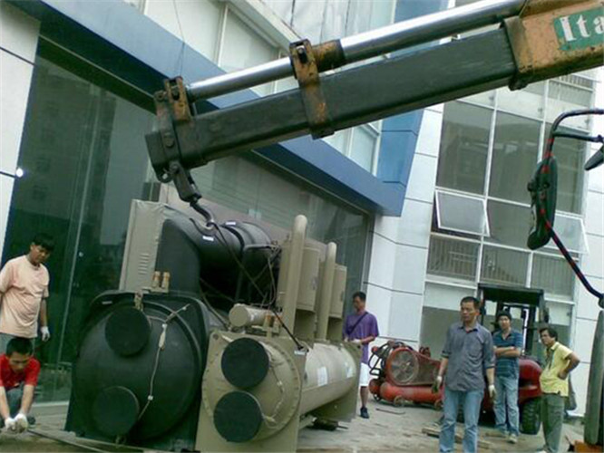 柞水县随车吊和汽车吊的核心区别是什么？哪种更省钱？